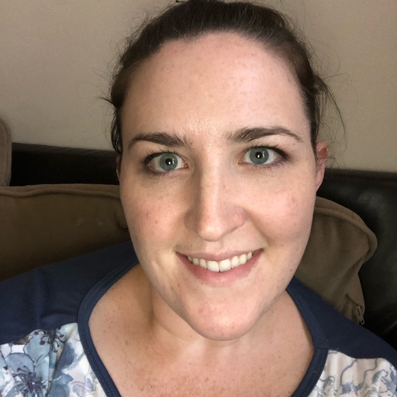 Meet your Posher, Allyssa - Picture 2 of 3